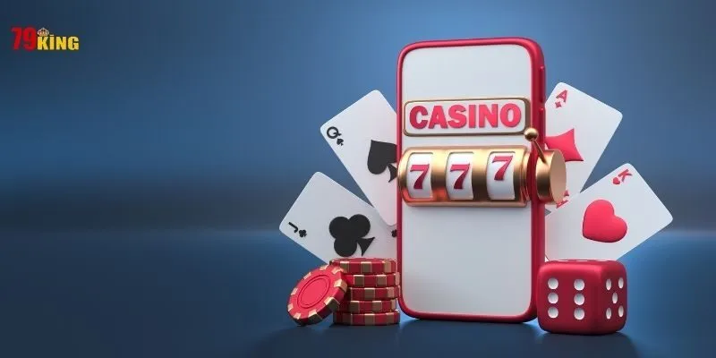 Điện thoại có biểu tượng Casino 777 cùng bài tây, chip và xúc xắc của 79KING
