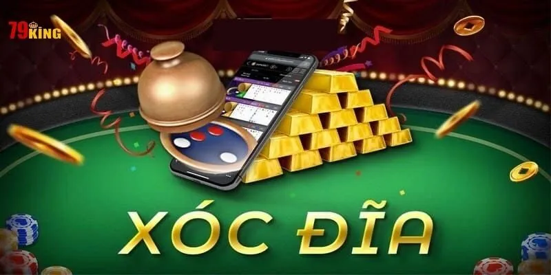 Xóc Đĩa 79KING với bát lắc và màn chơi trên điện thoại.